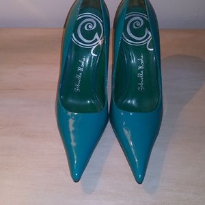 Pointed toe stiletto